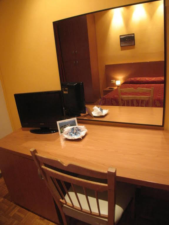 Albergo Ristorante Monterosa Ameno Екстер'єр фото